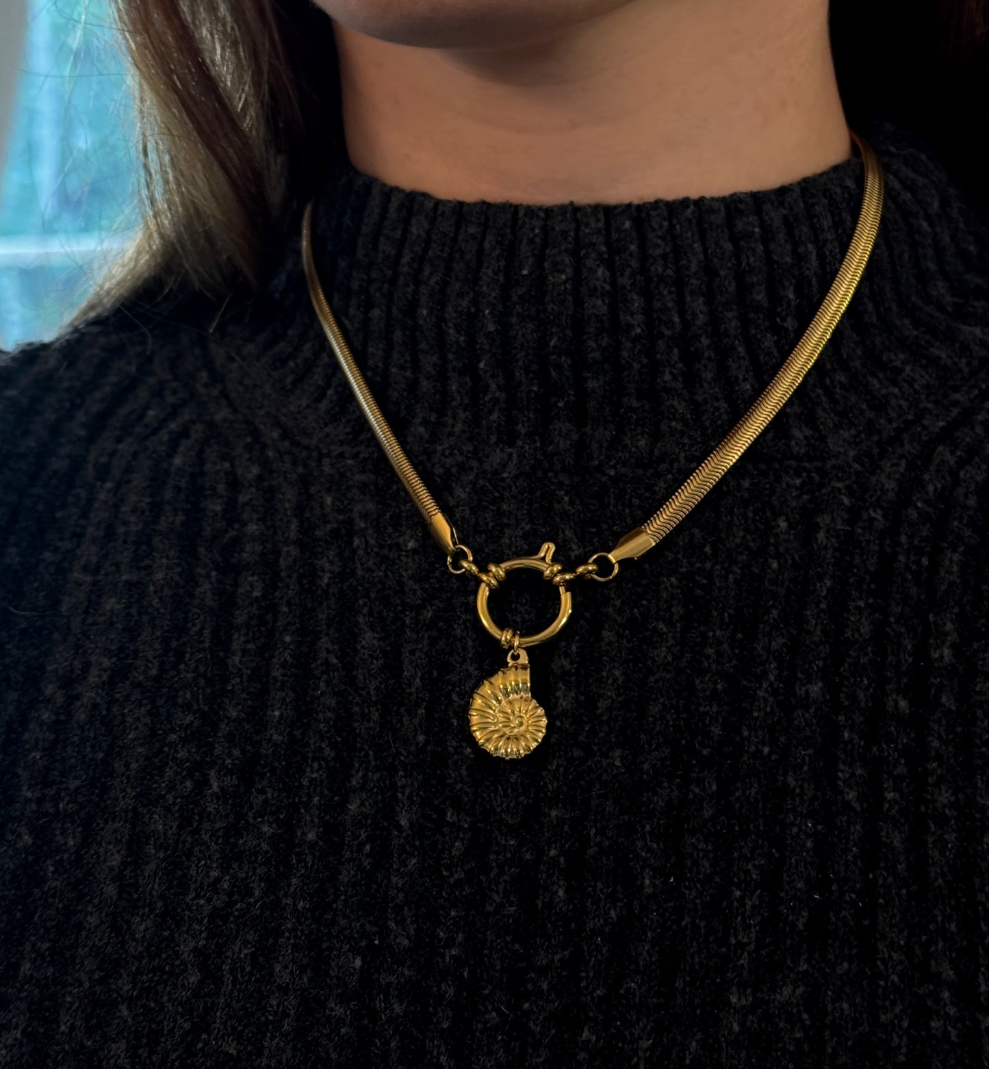 Collar de timón conchita bañado en oro