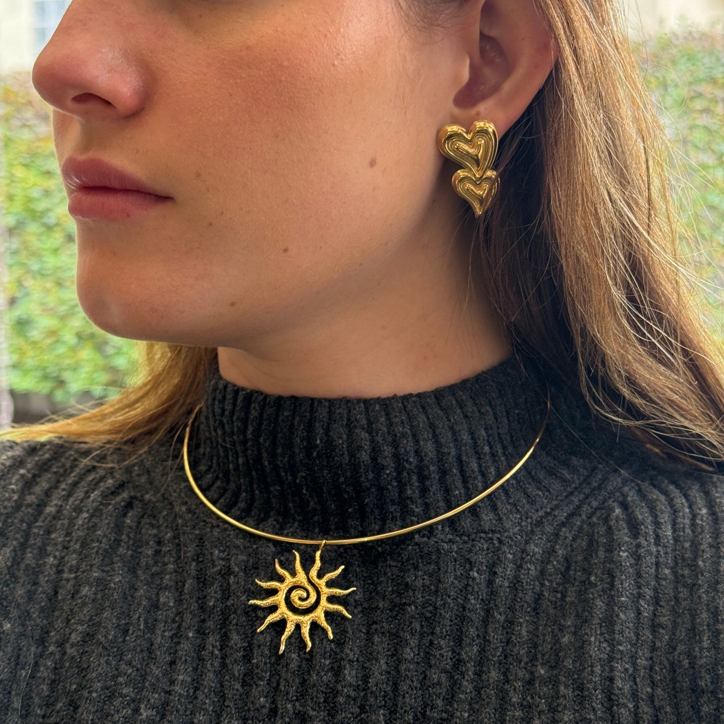 Collar de sol bañado en oro