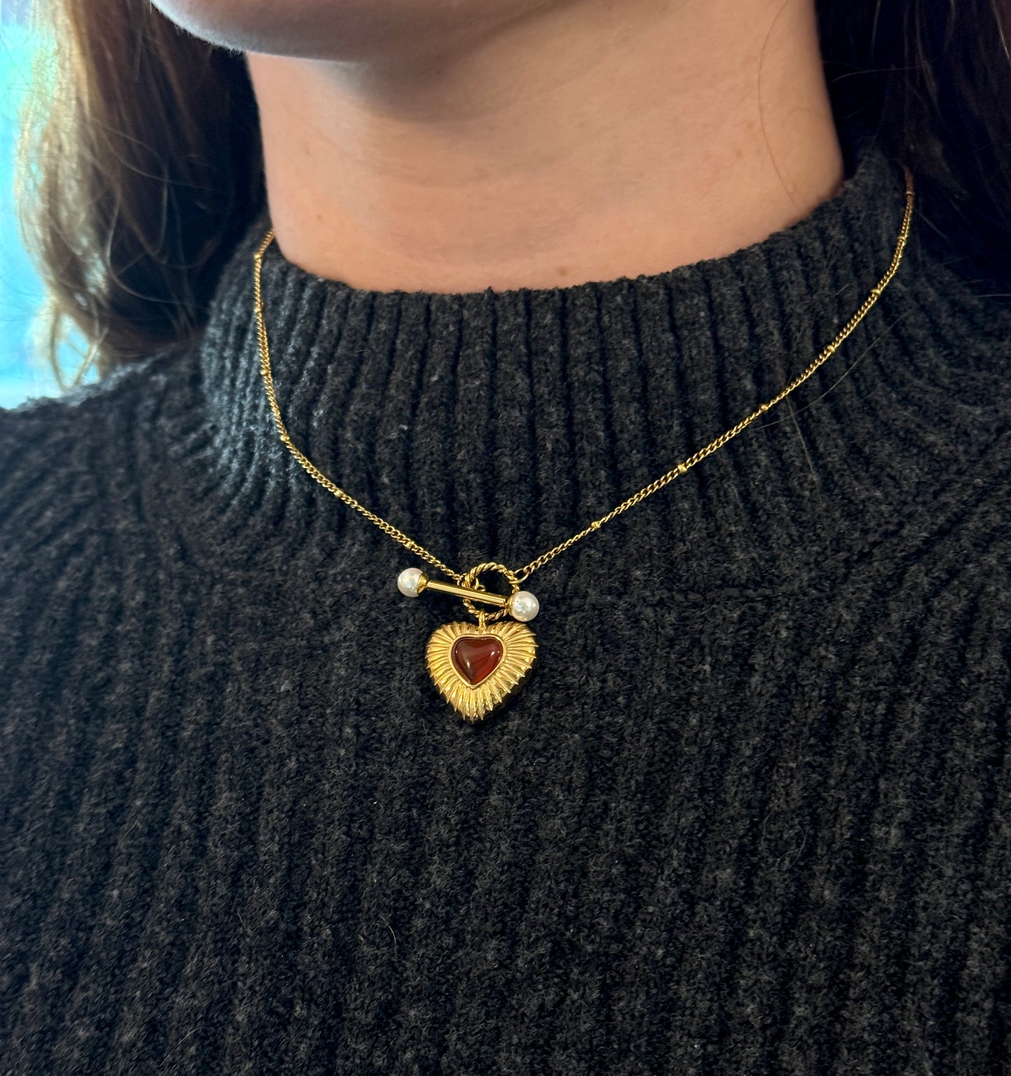 Collar corazón y perlas bañado en oro