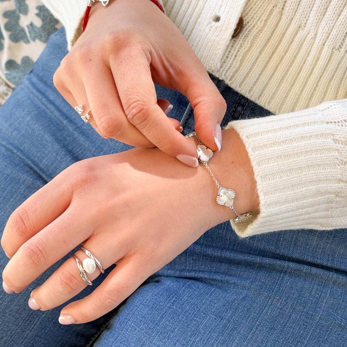 Pulsera trébol blanco