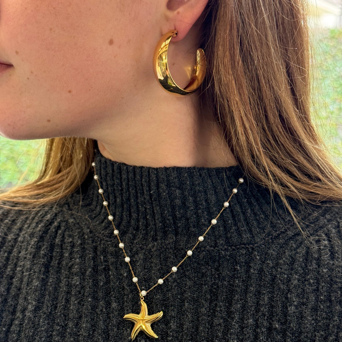 Collar de estrella de mar y perlas bañado en oro
