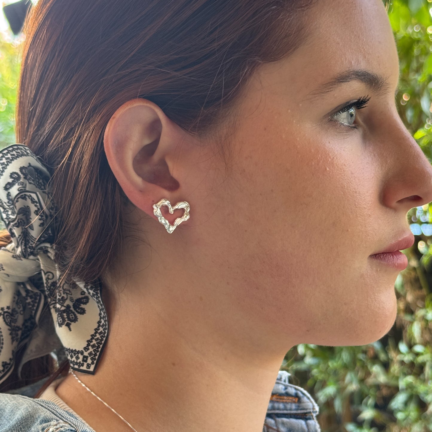 Aros pegados corazones desiguales