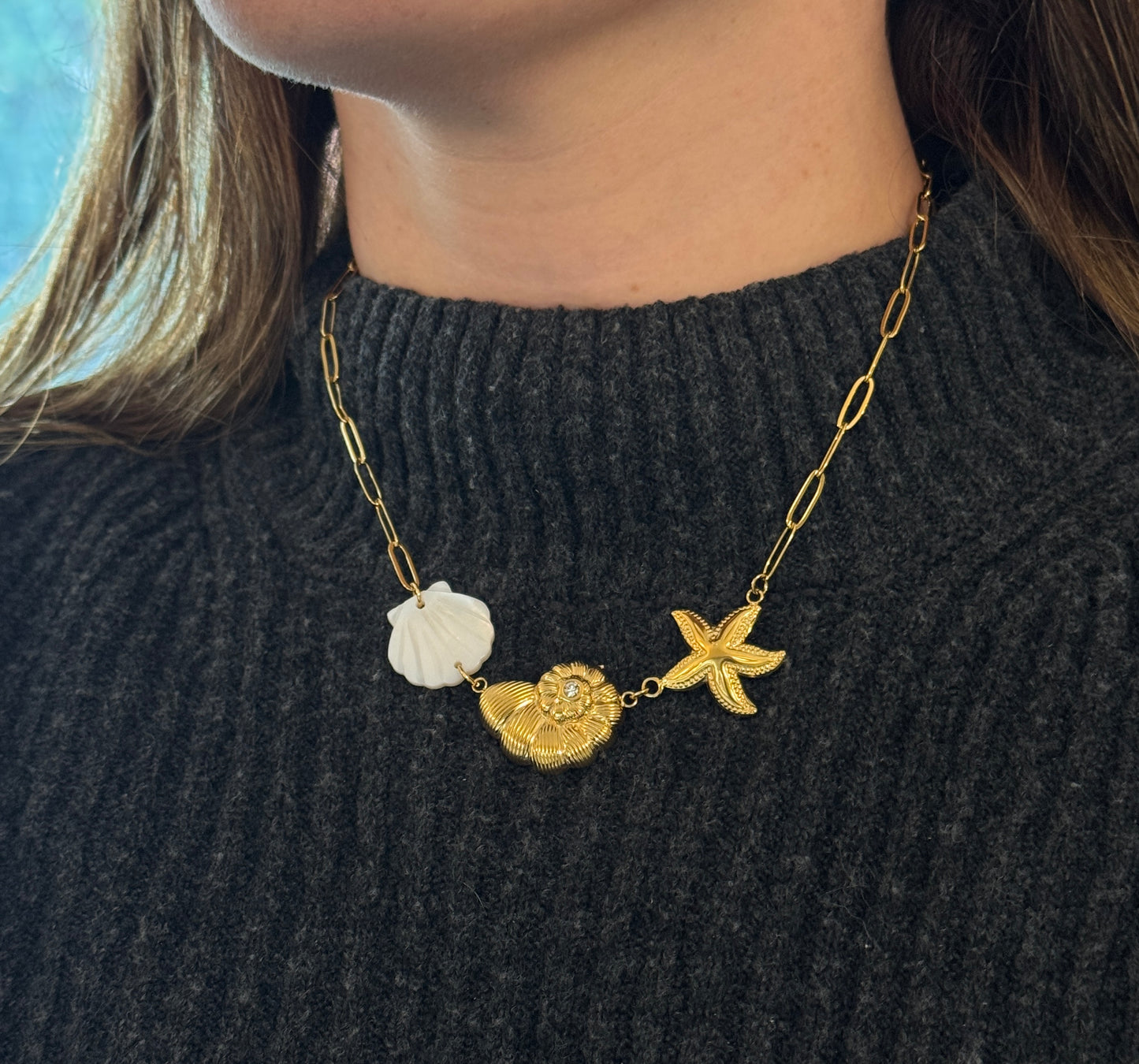 Collar conchitas y estrella de mar bañado en oro