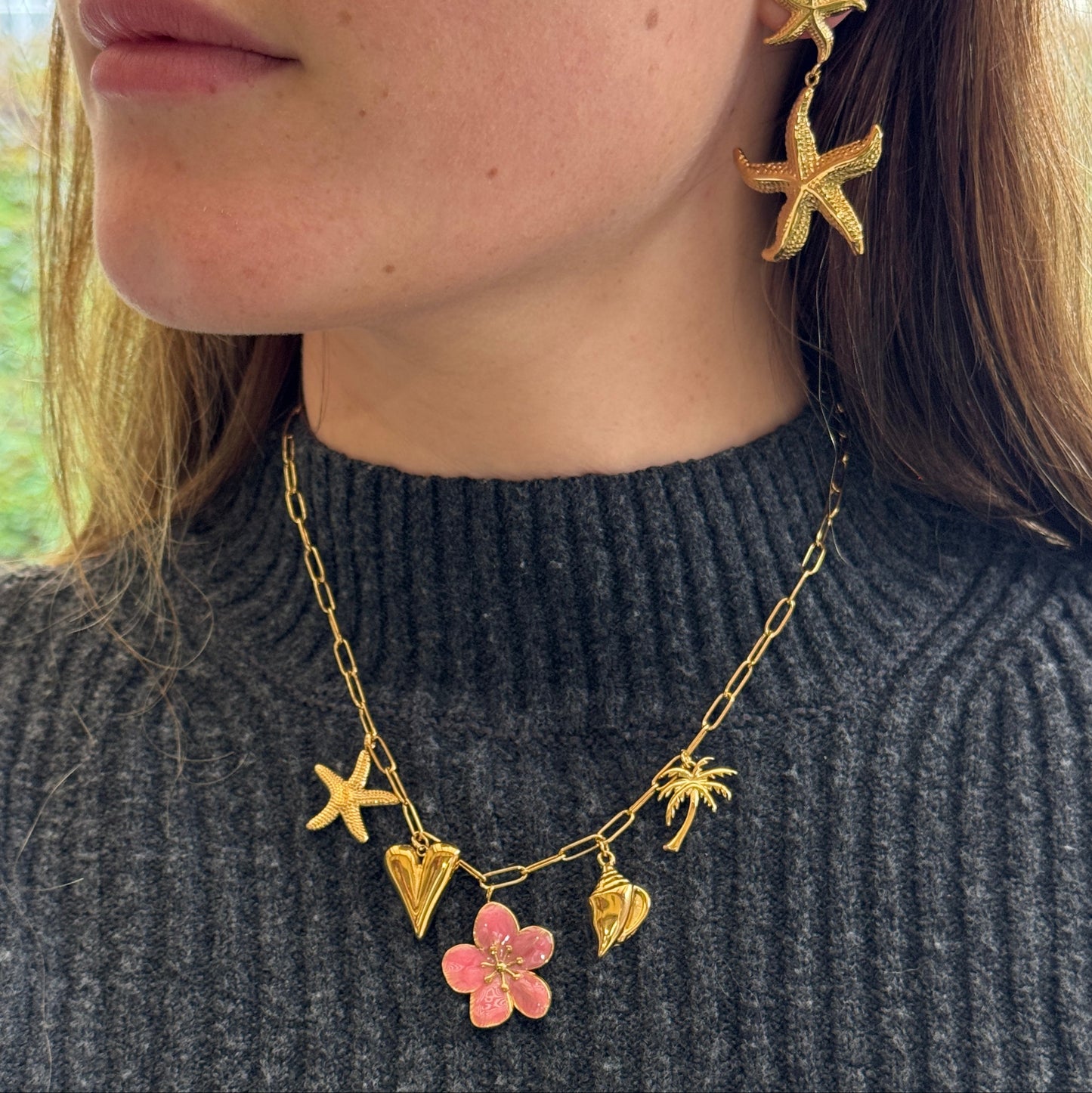 Collar flor y chiches bañado en oro