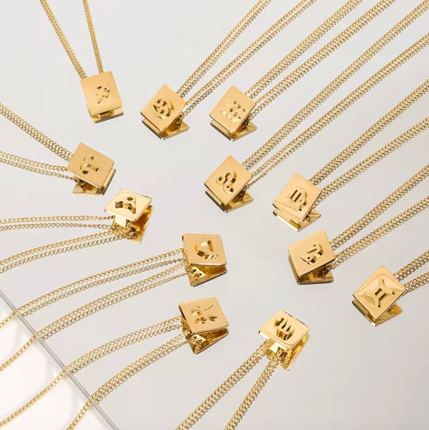 Collar zodiac Piscis bañado en oro