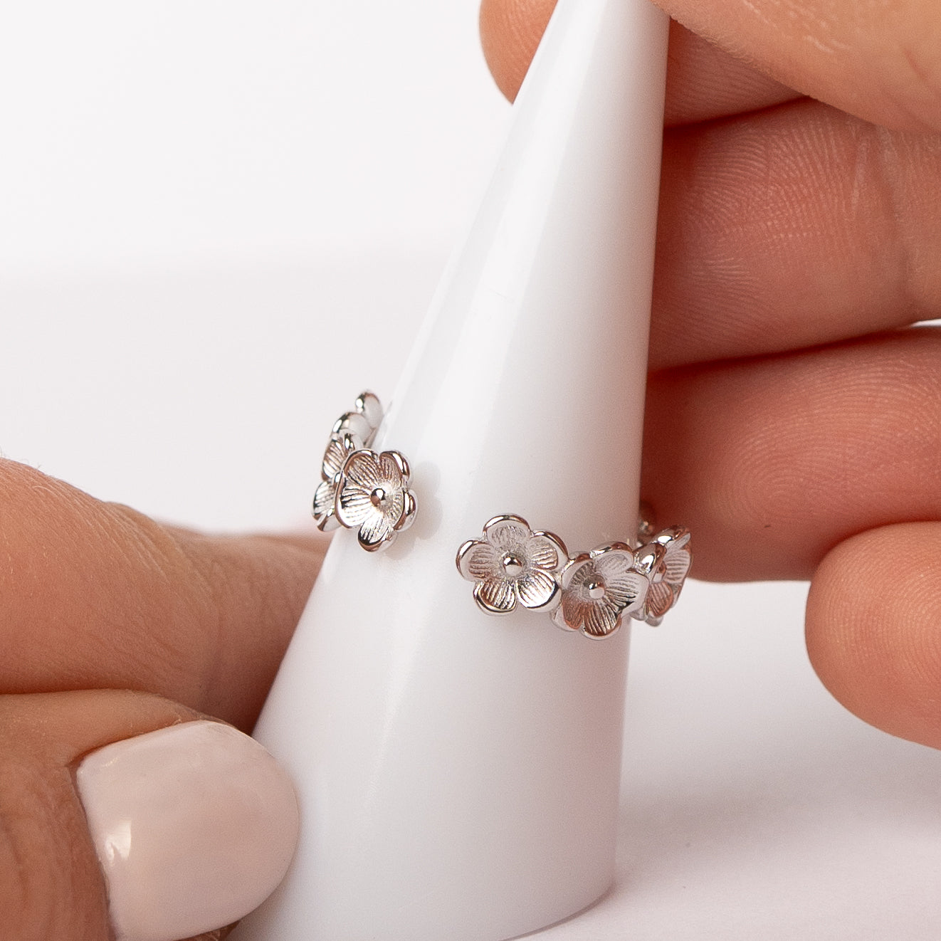 Anillo ajustable flores