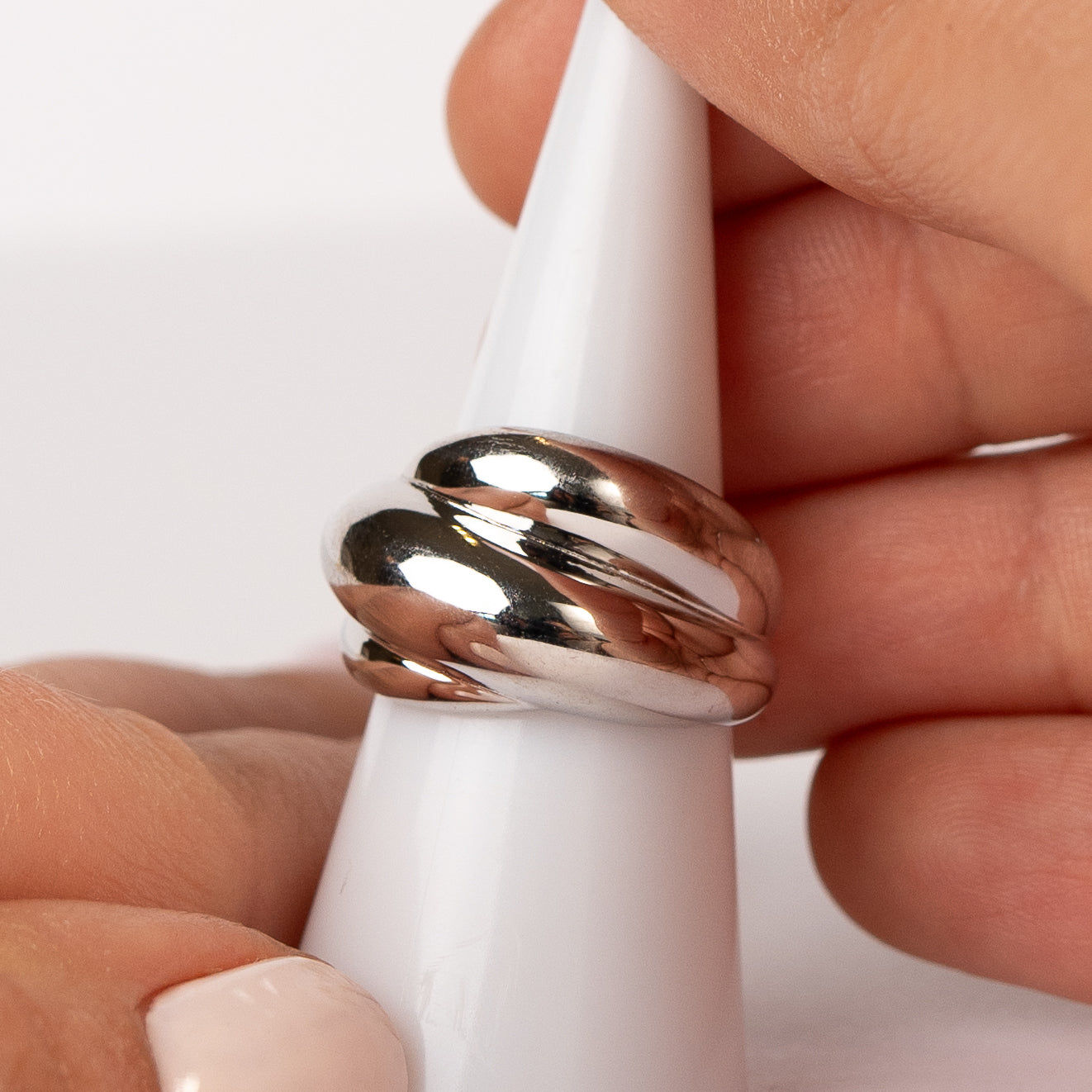 Anillo ajustable cruzado