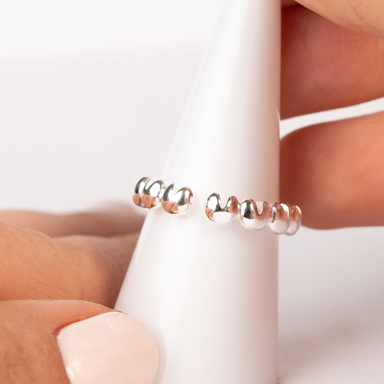 Anillo ajustable corazones entrelazados