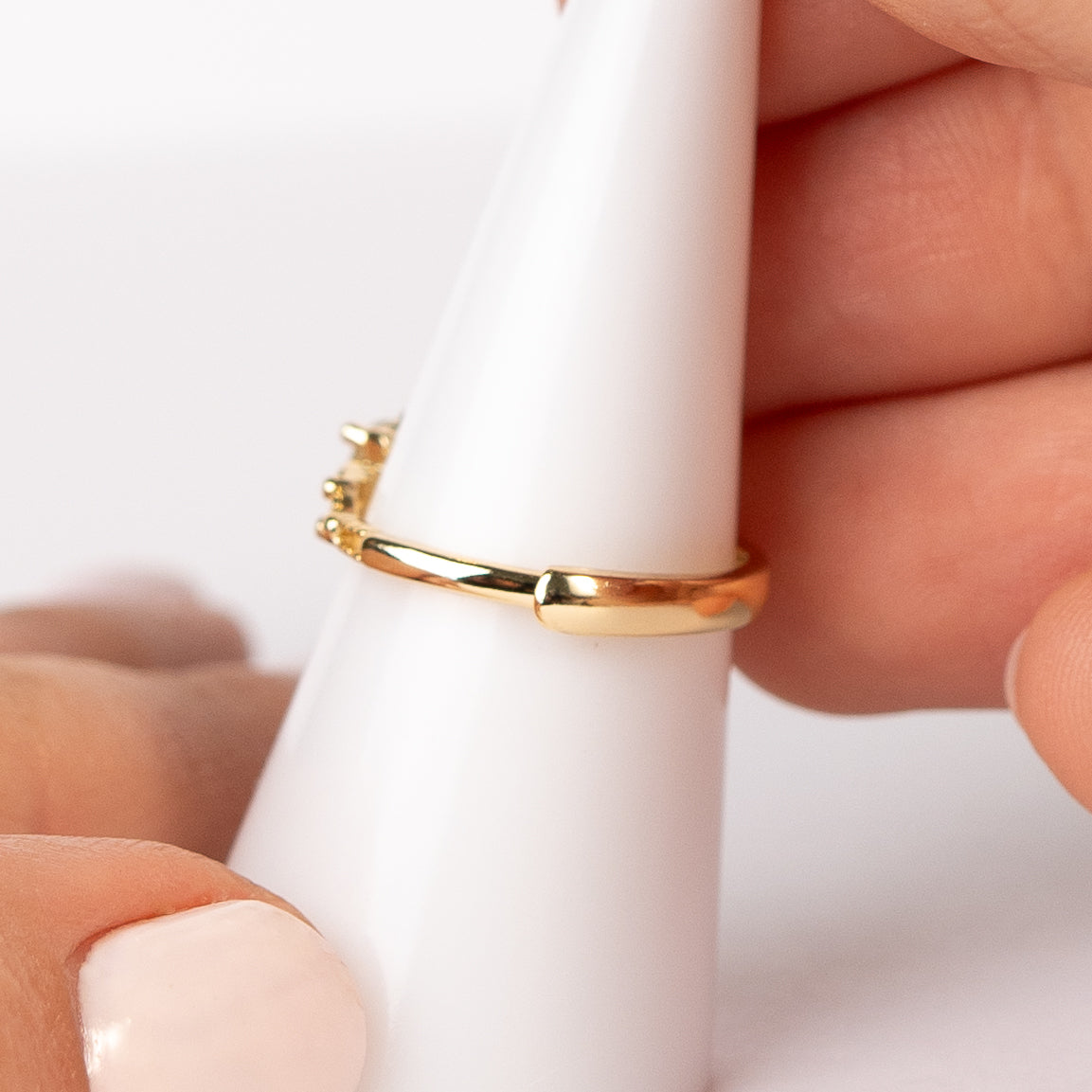 Anillo ajustable circón verde bañado en oro