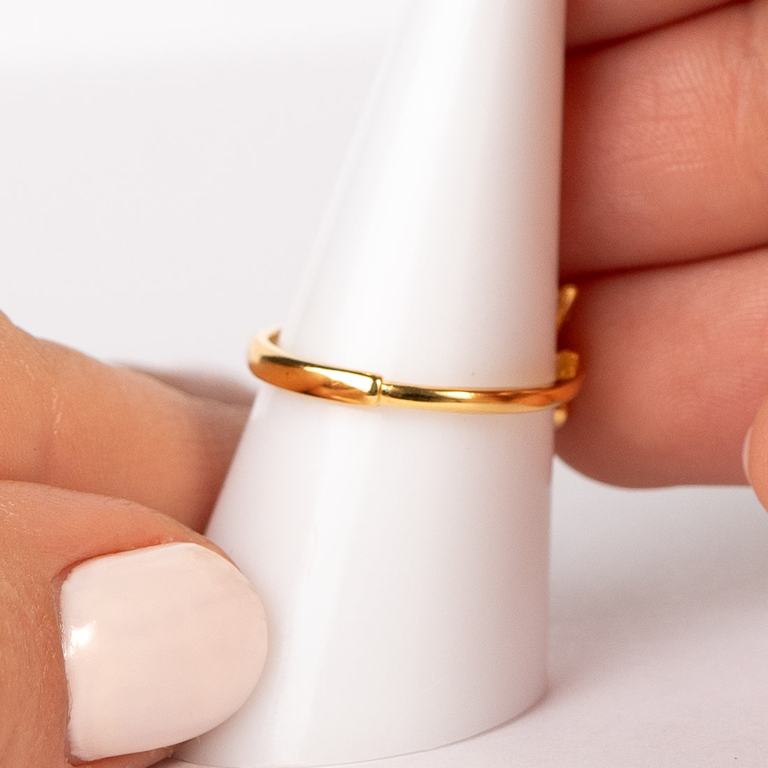 Anillo ajustable avión bañado en oro