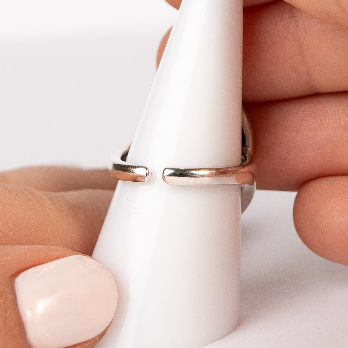Anillo ajustable diseño cruzado