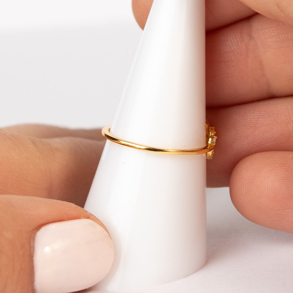 Anillo ajustable espiga bañado en oro