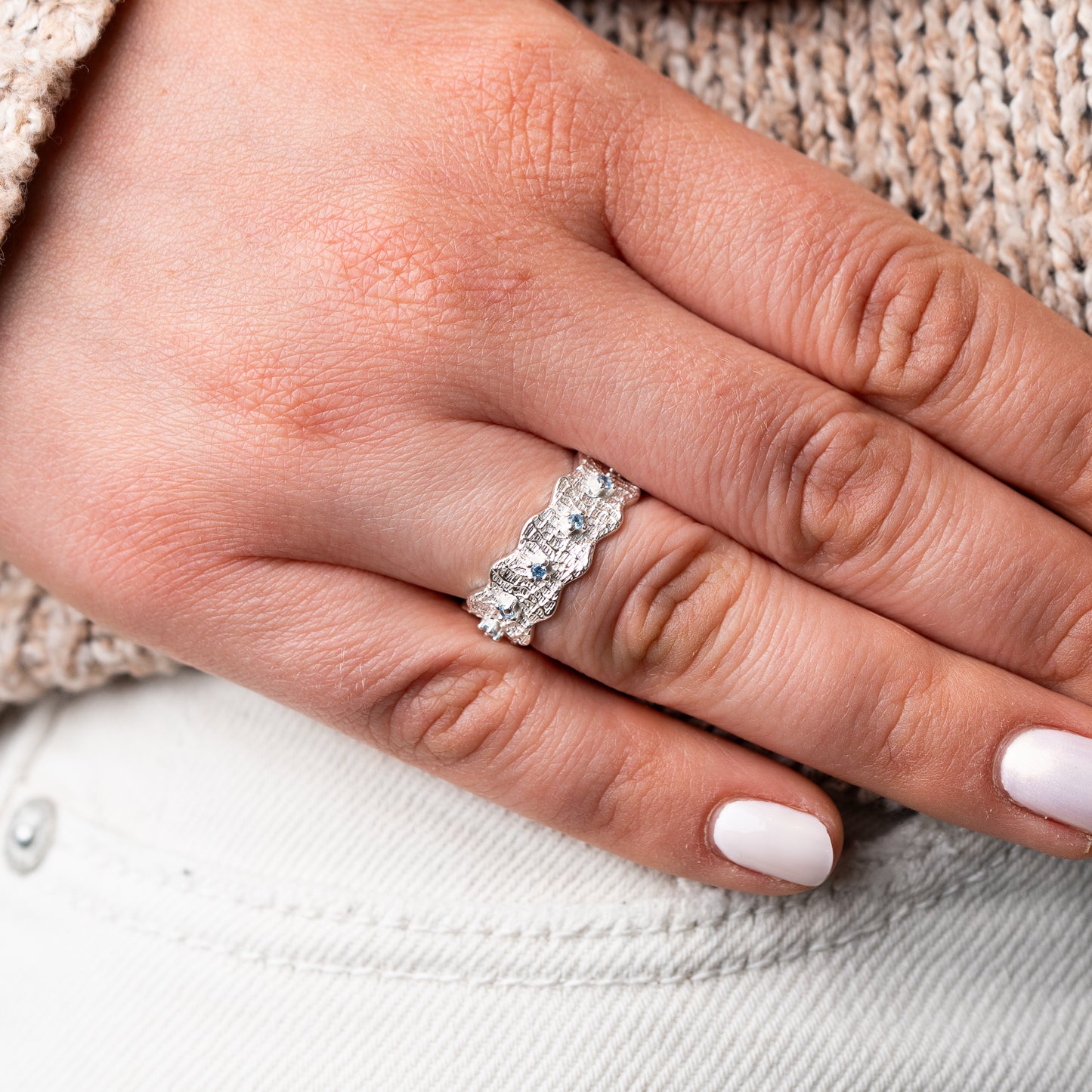 Anillo ajustable circones azules