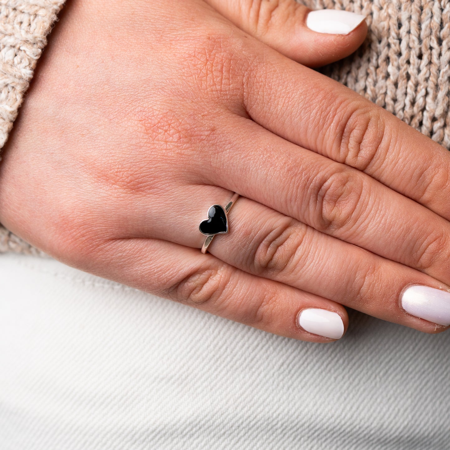 Anillo ajustable corazón negro