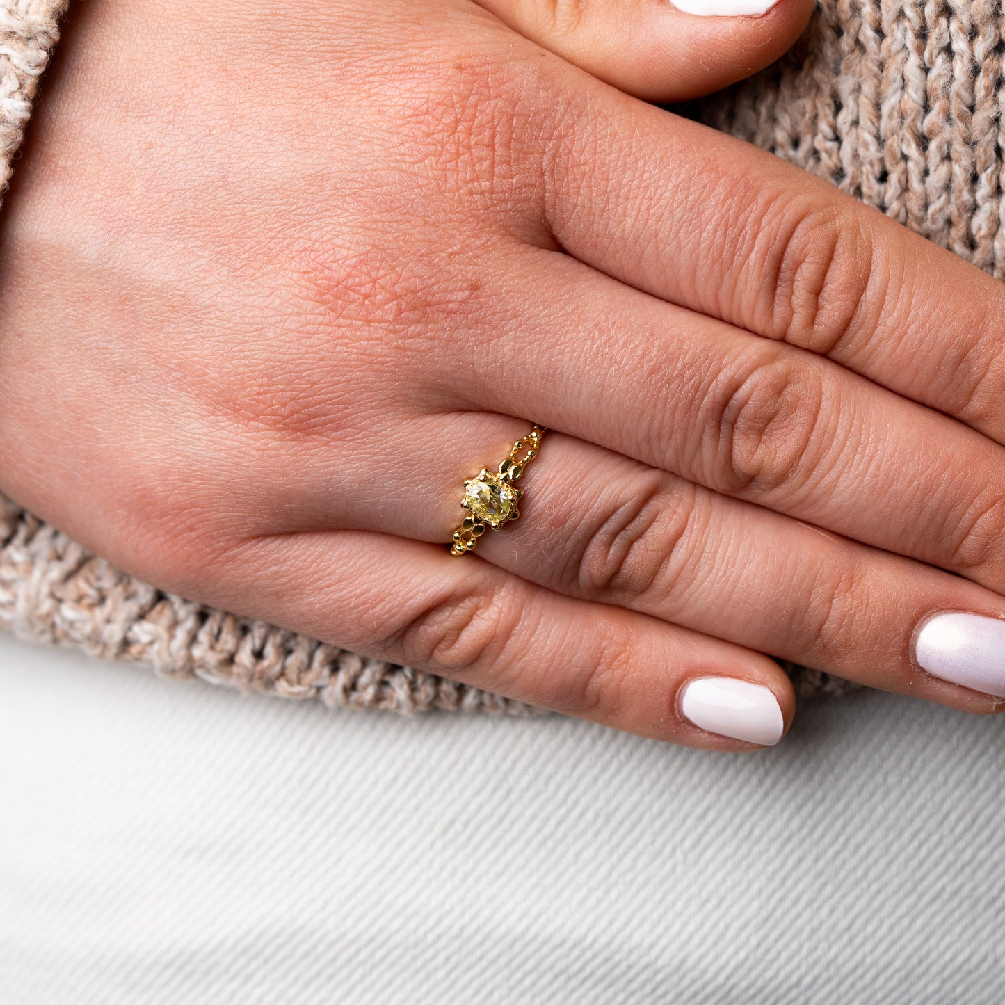 Anillo ajustable circón verde bañado en oro