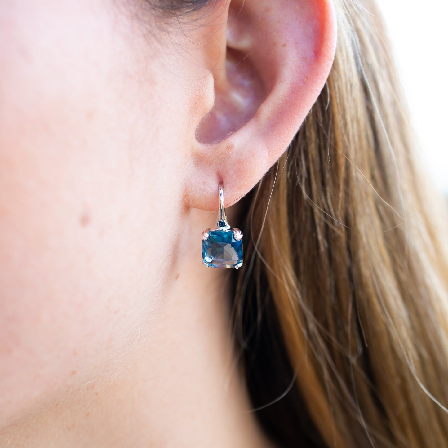 Aros colgantes circón azul