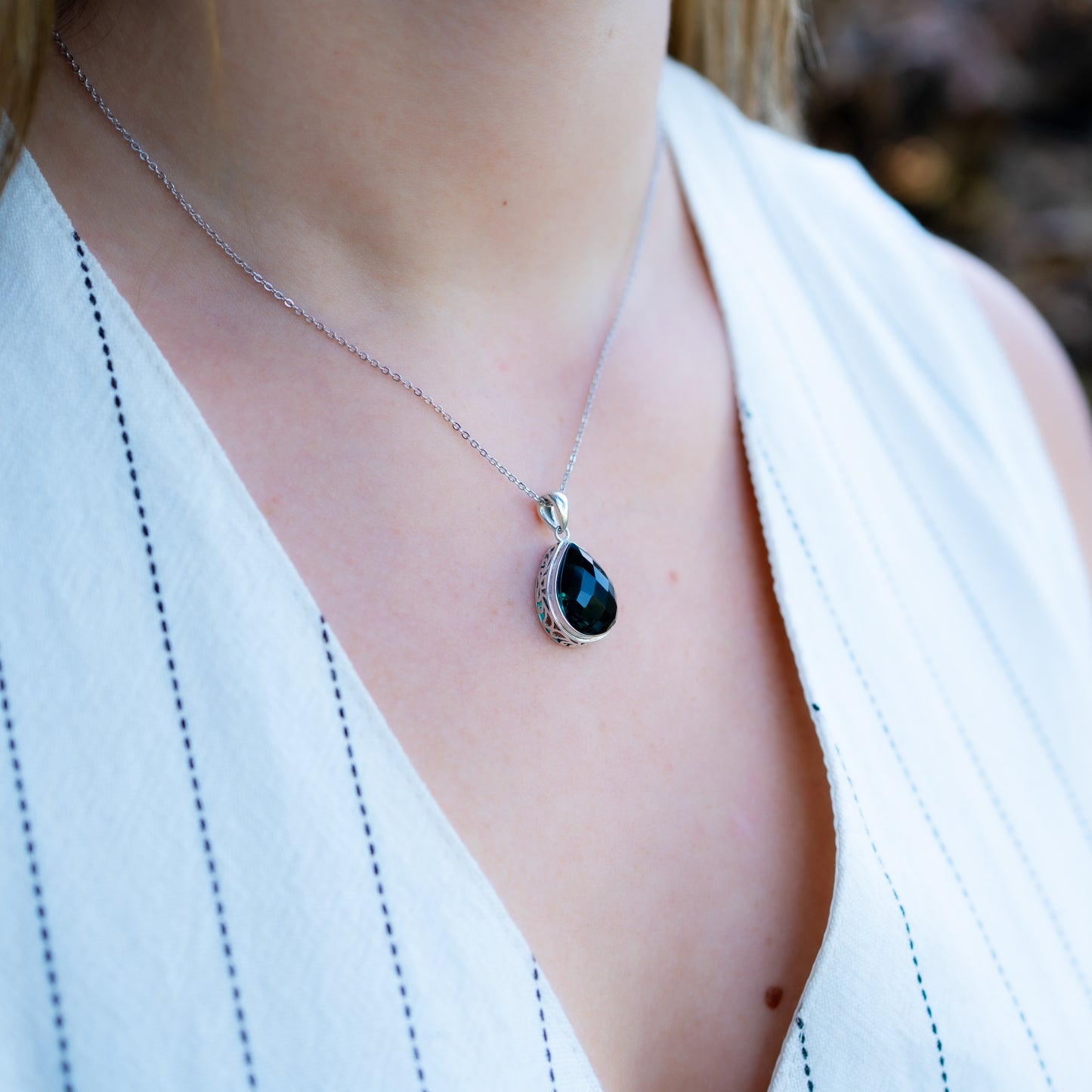 Collar gota circón verde