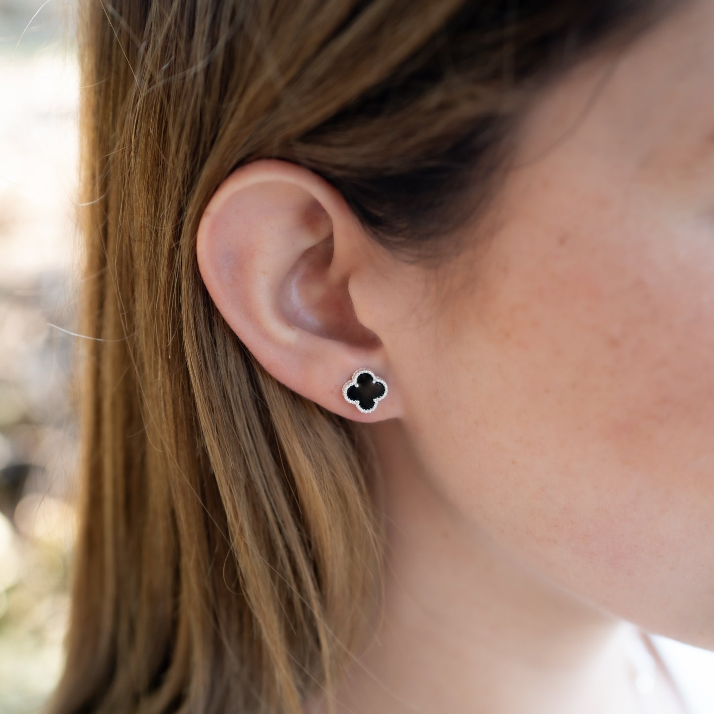 Aros pegados trébol negro