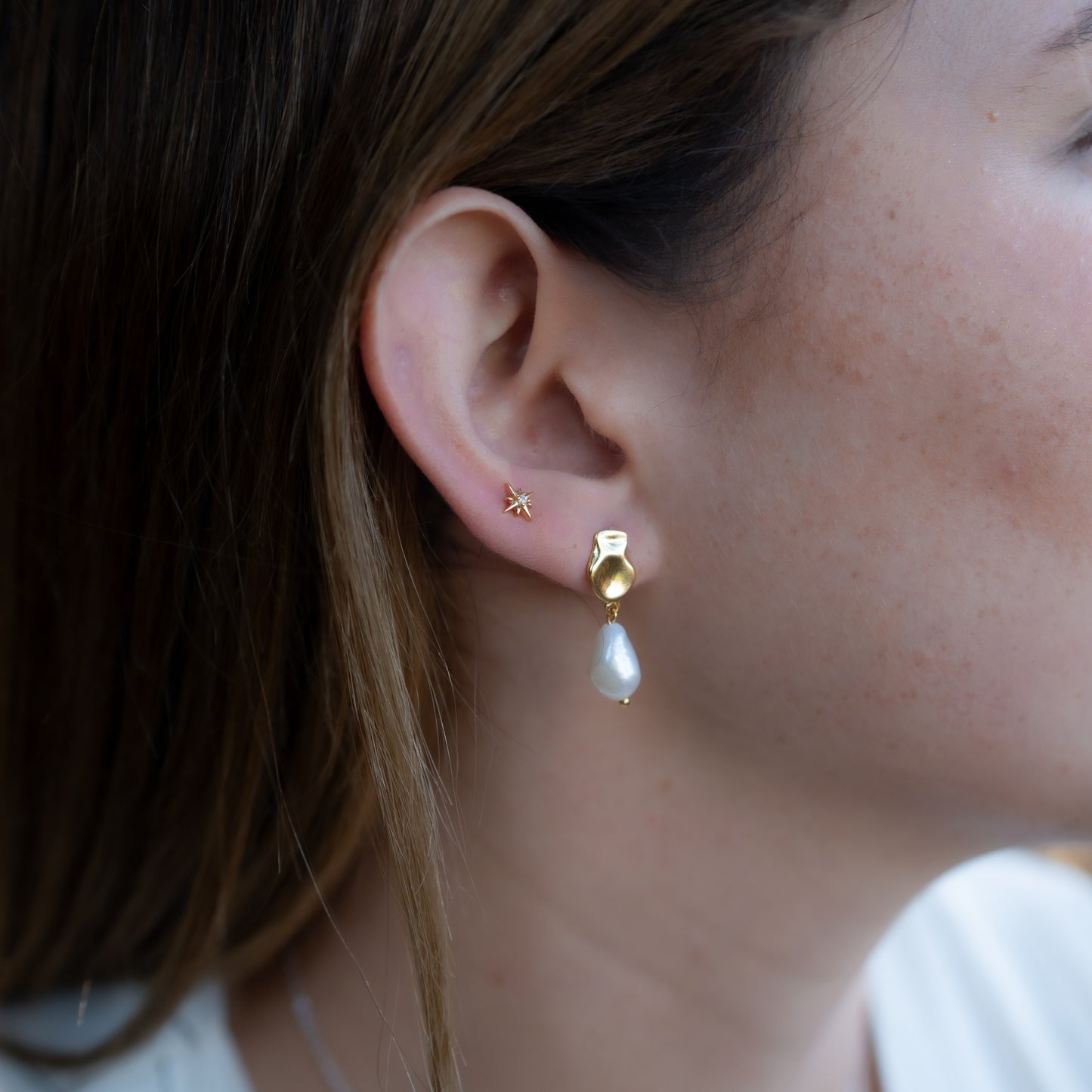 Aros colgantes perlas bañado en oro