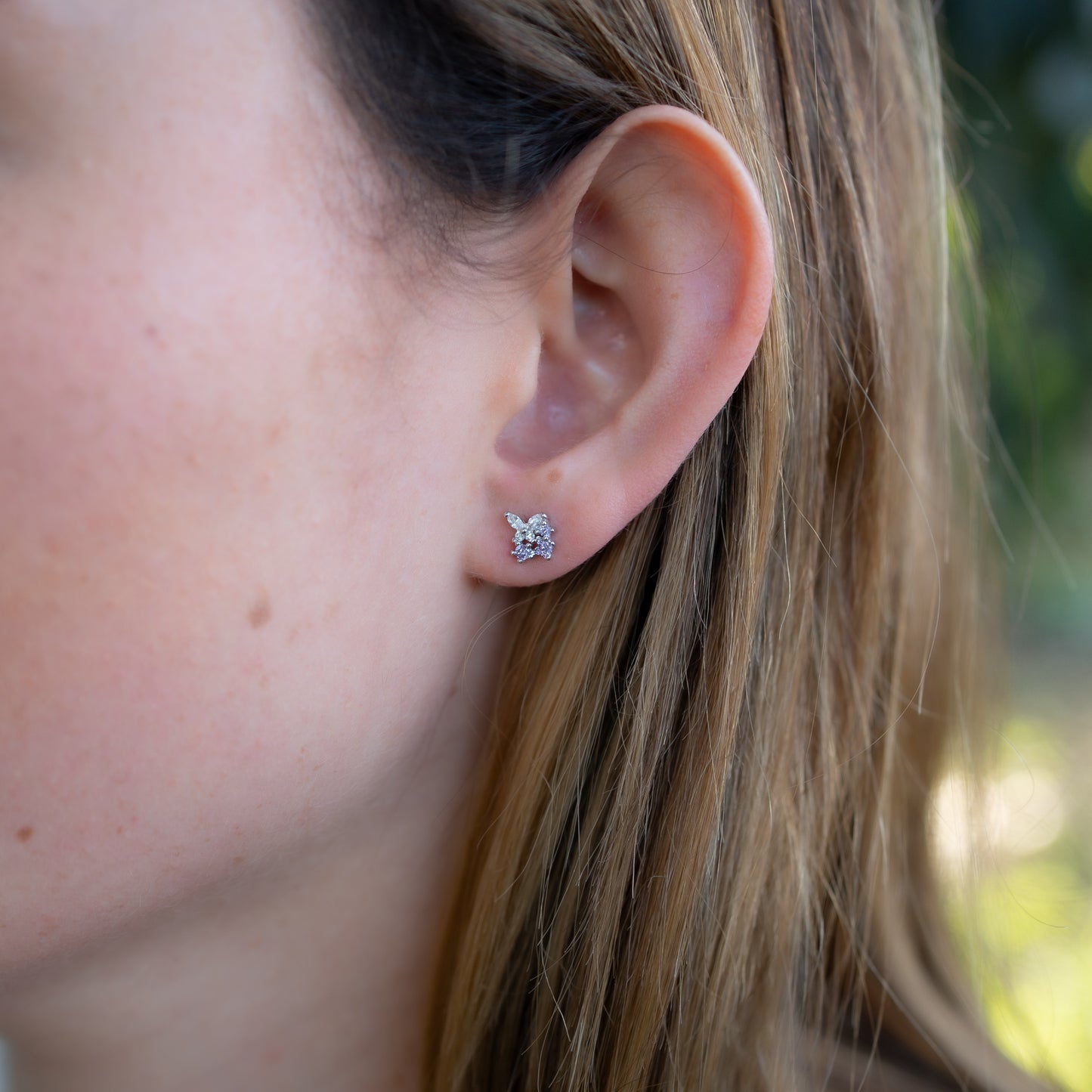 Aros pegados mariposa y circones lilas