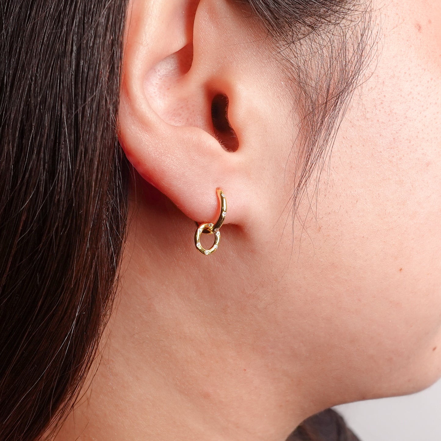 Aros argolla huggie Shine Gold