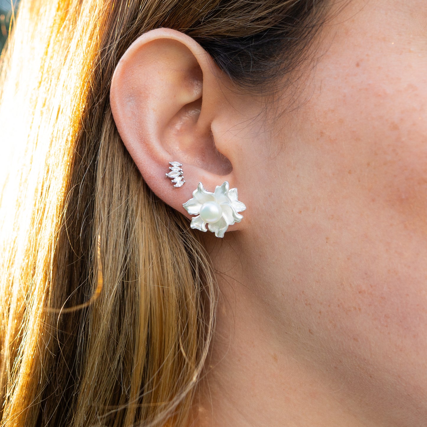 Aros pegados flor perla