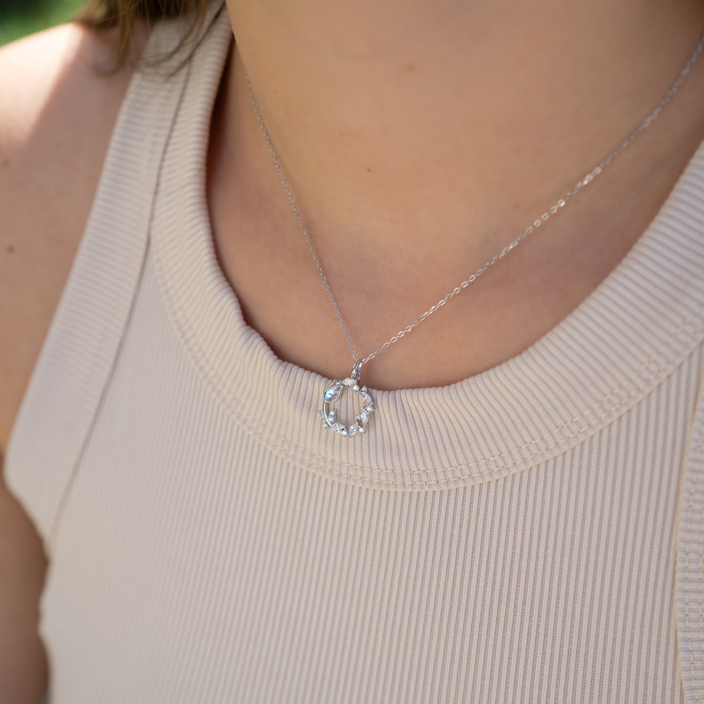 Collar de tulipán y circones
