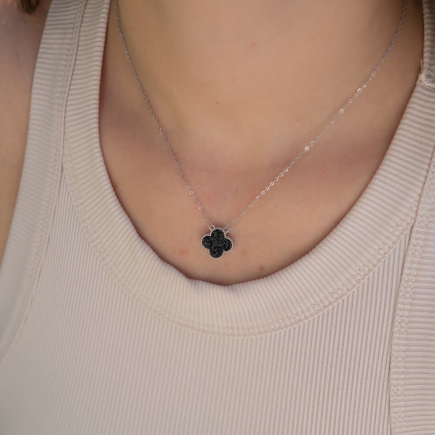 Collar trébol negro circones