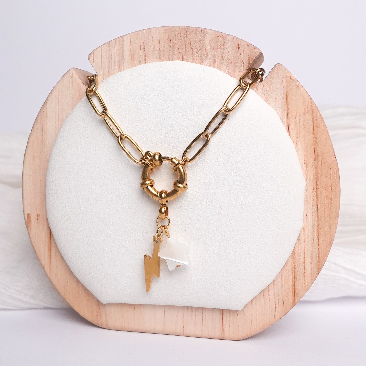 Collar timón estrella y rayo