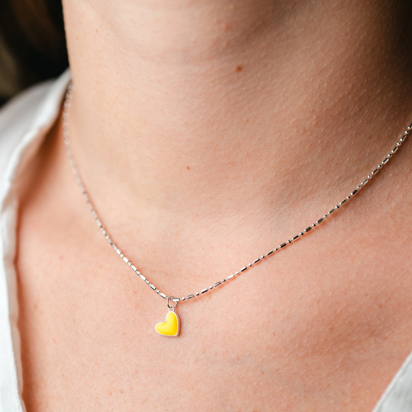 Collar corazón amarillo