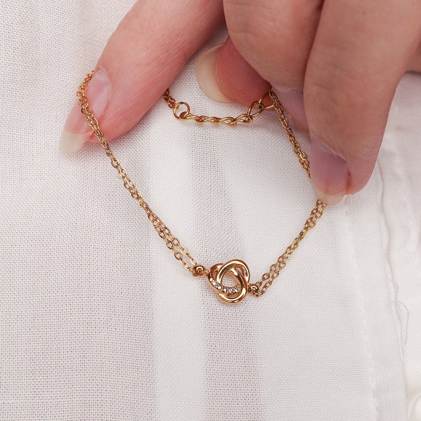 Pulsera Nudo bañado en oro