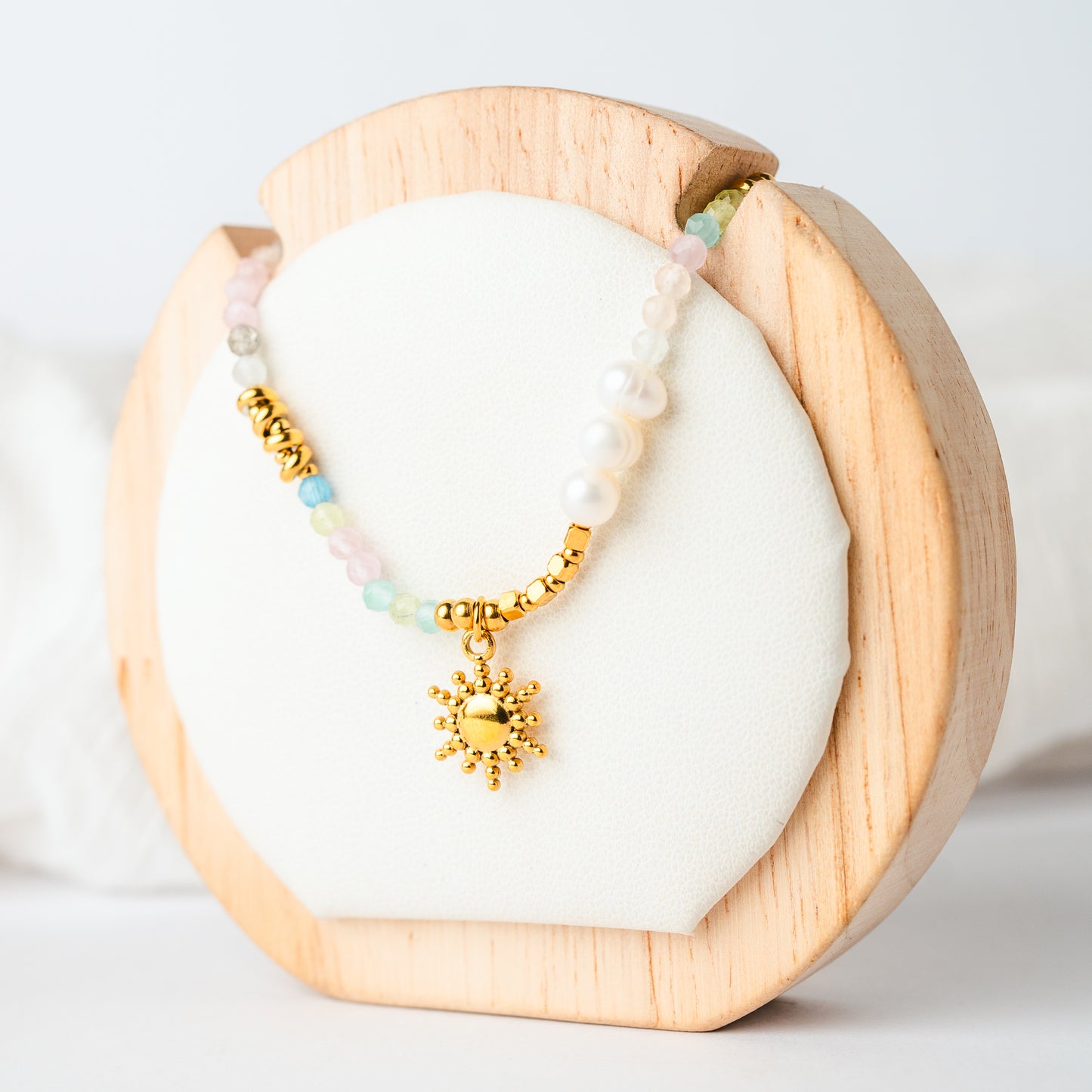 Collar mostacillas y perlas Sol