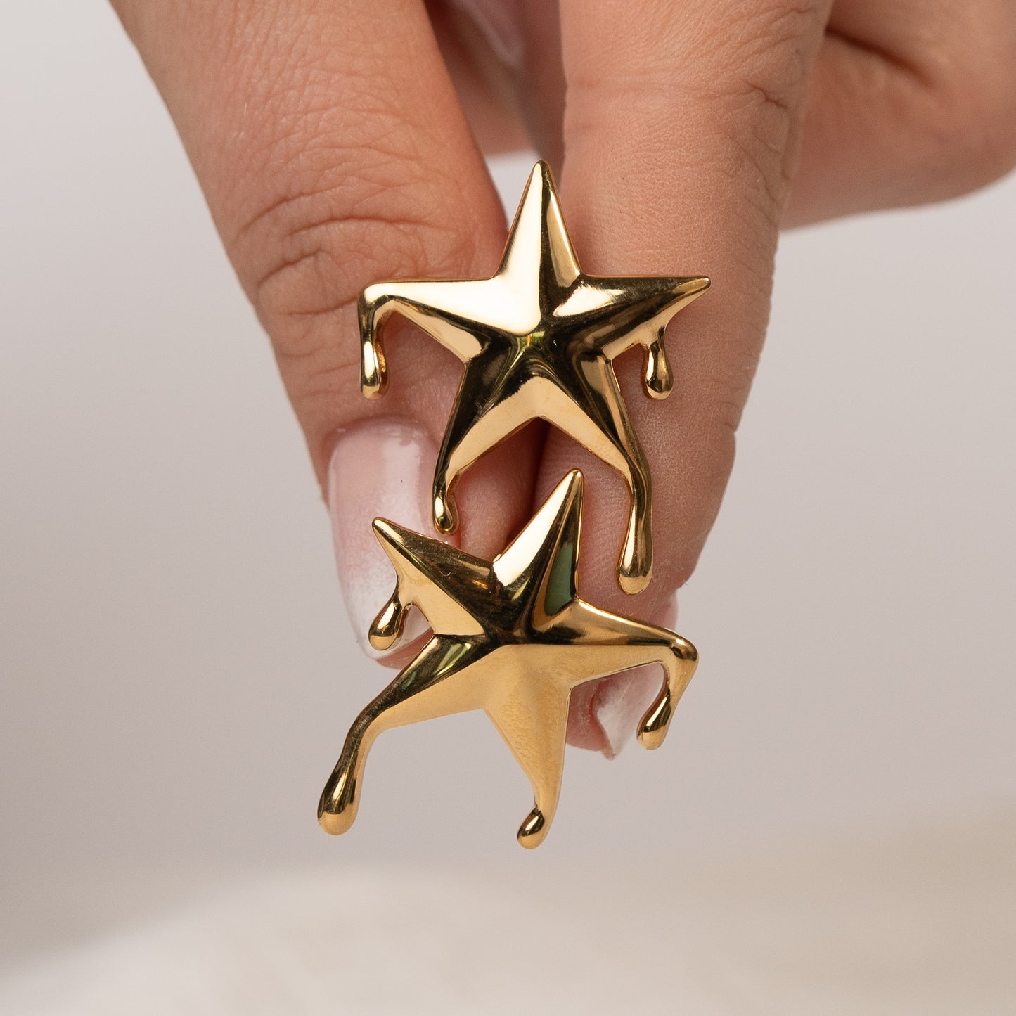 Aros pegados estrellas bañados en oro