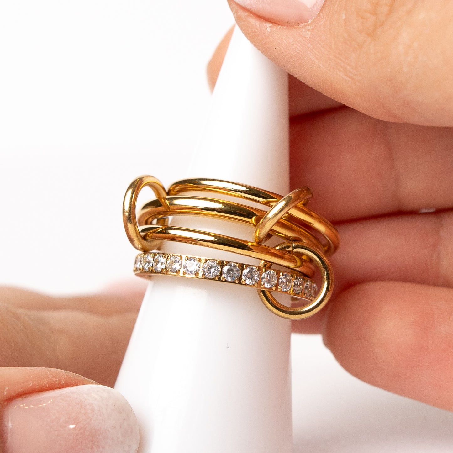 Anillo entrelazado bañado en oro