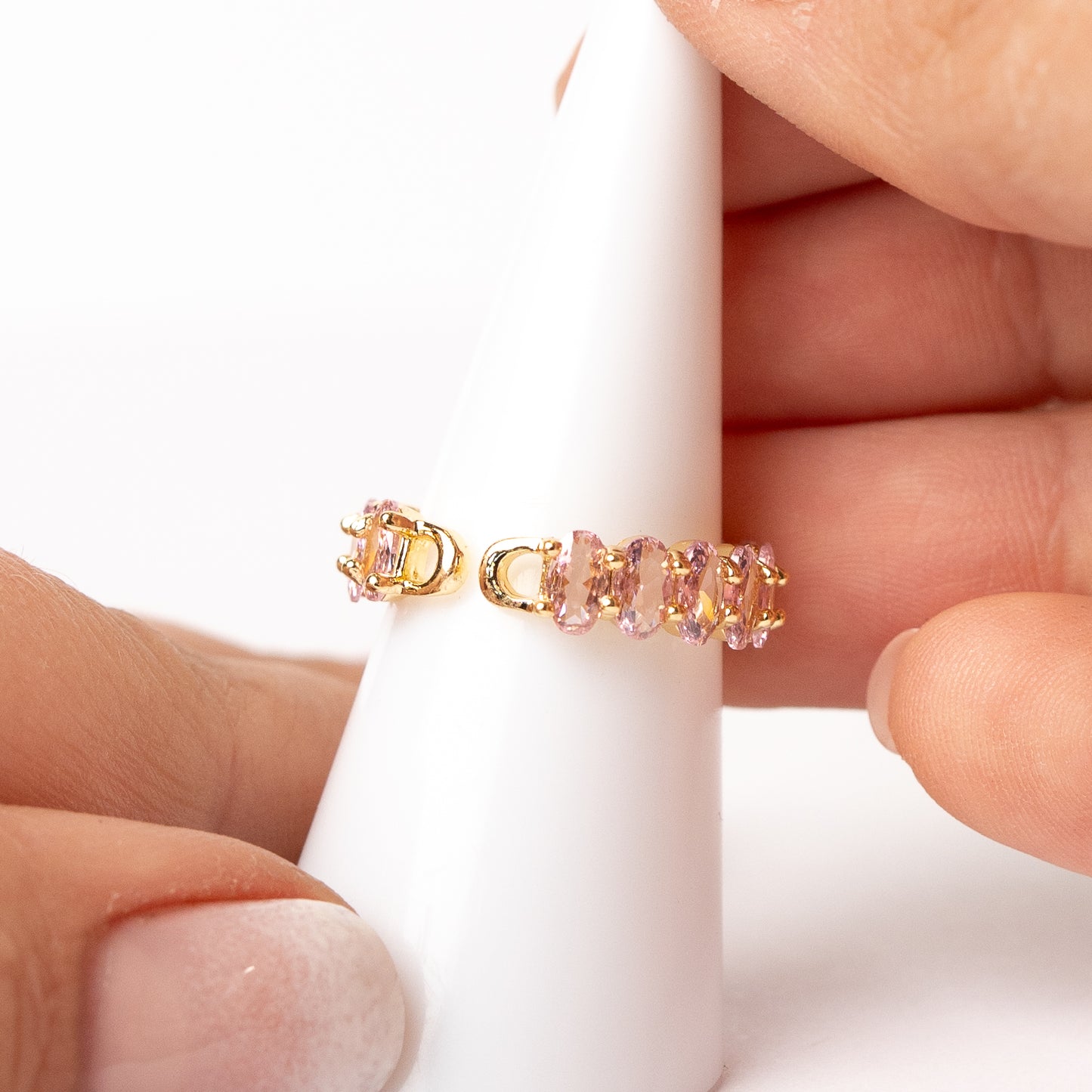 Anillo ajustable circones rosados bañado en oro (Copia)