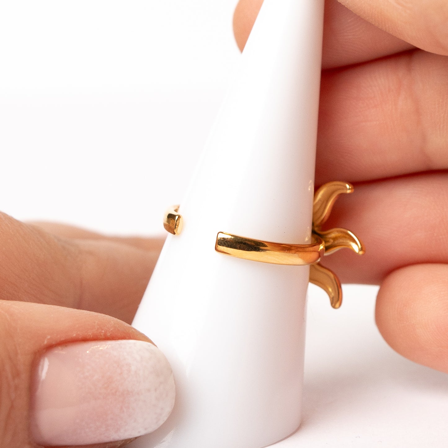 Anillo ajustable diseño sol bañado en oro