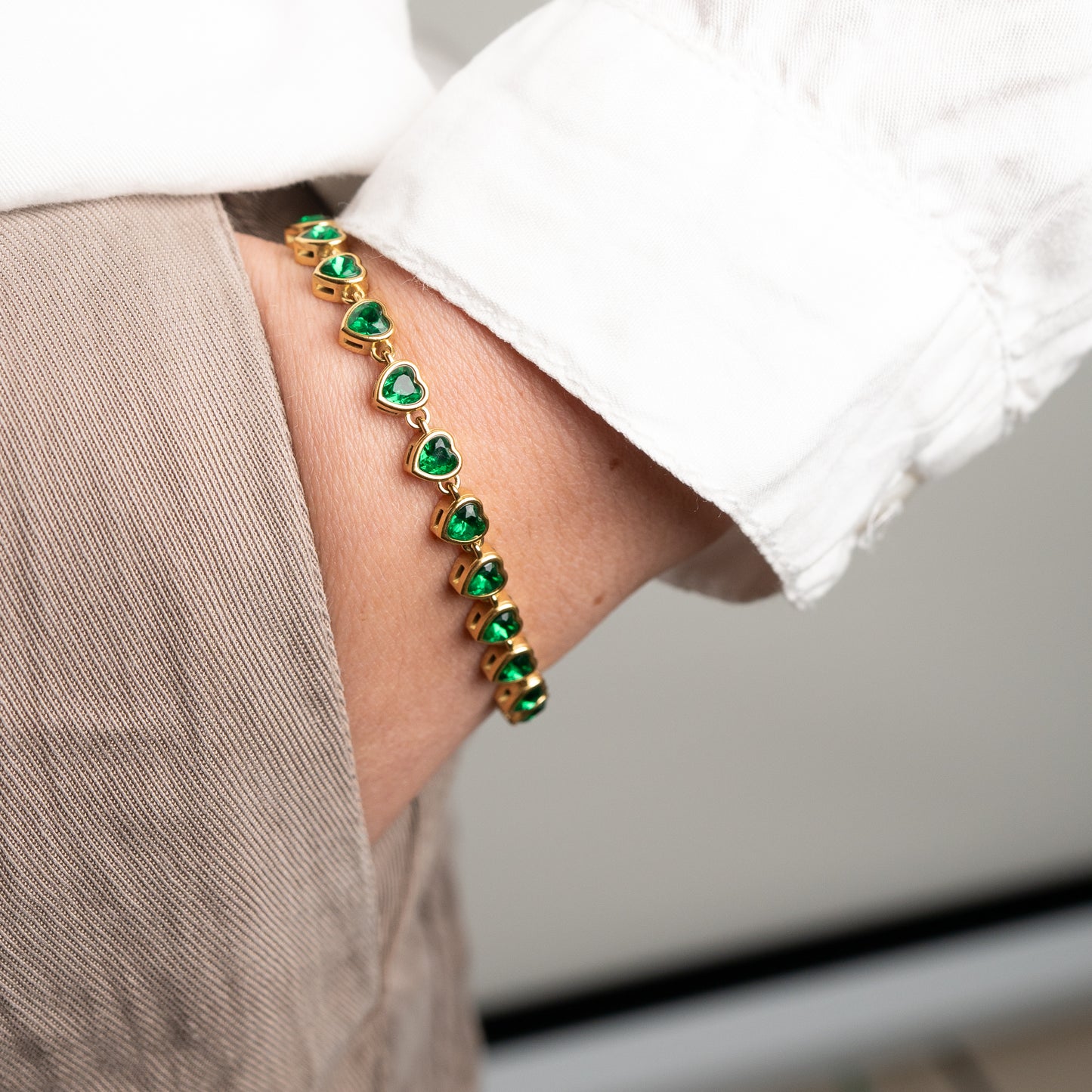 Pulsera diseño circones corazones verdes bañada en oro