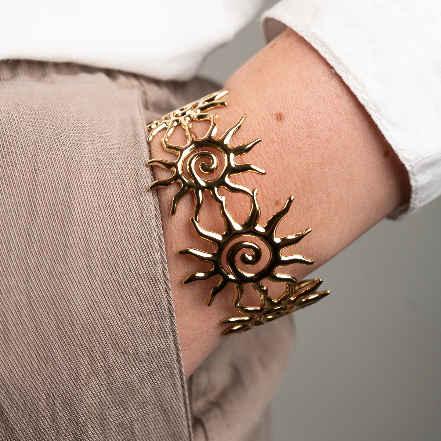 Pulsera esclava de sol bañado en oro