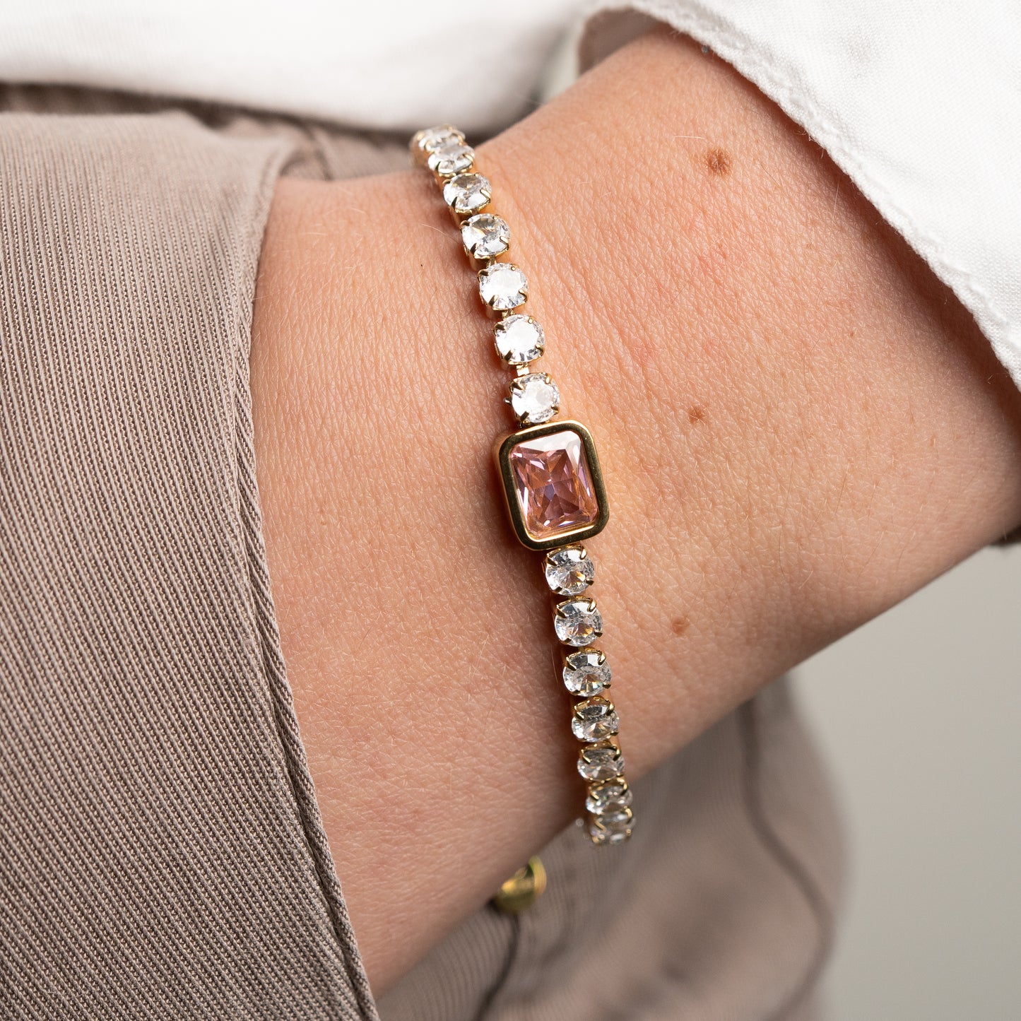 Pulsera circones y circón rosa bañado en oro