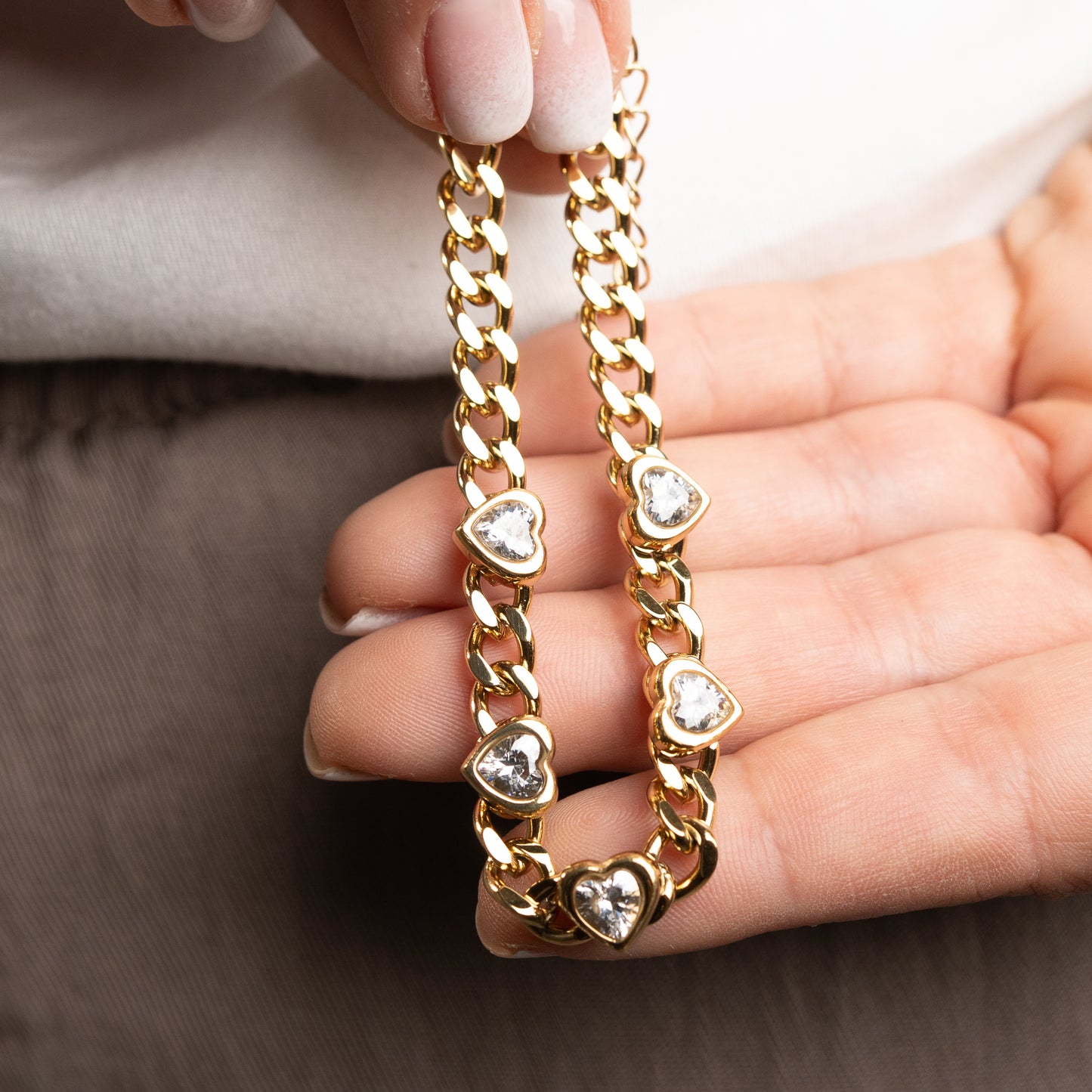 Pulsera eslabones y corazones bañado en oro