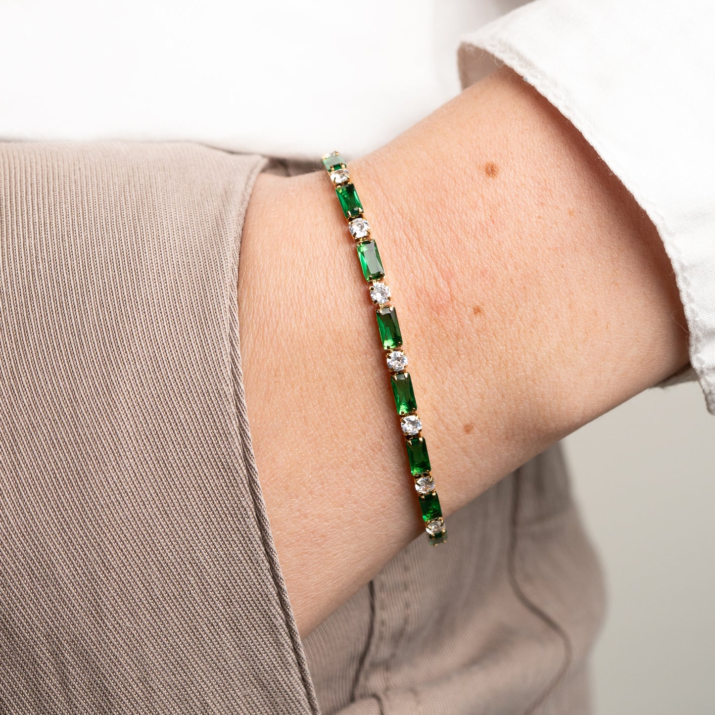 Pulsera diseño circones verdes bañada en oro