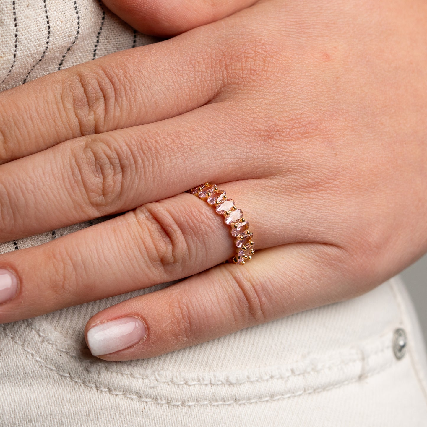 Anillo ajustable circones rosados bañado en oro (Copia)