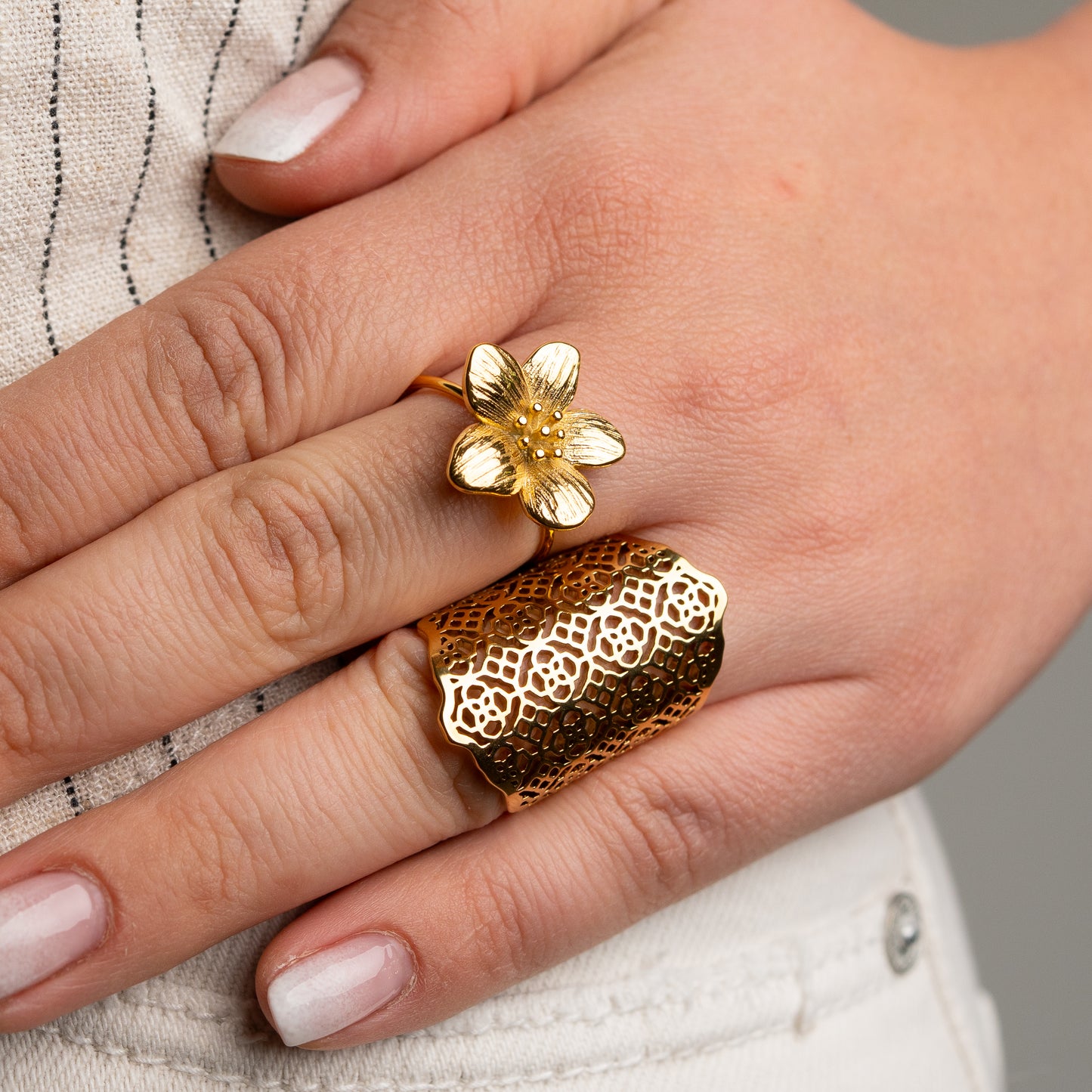 Anillo ajustable diseño bohemio bañado en oro