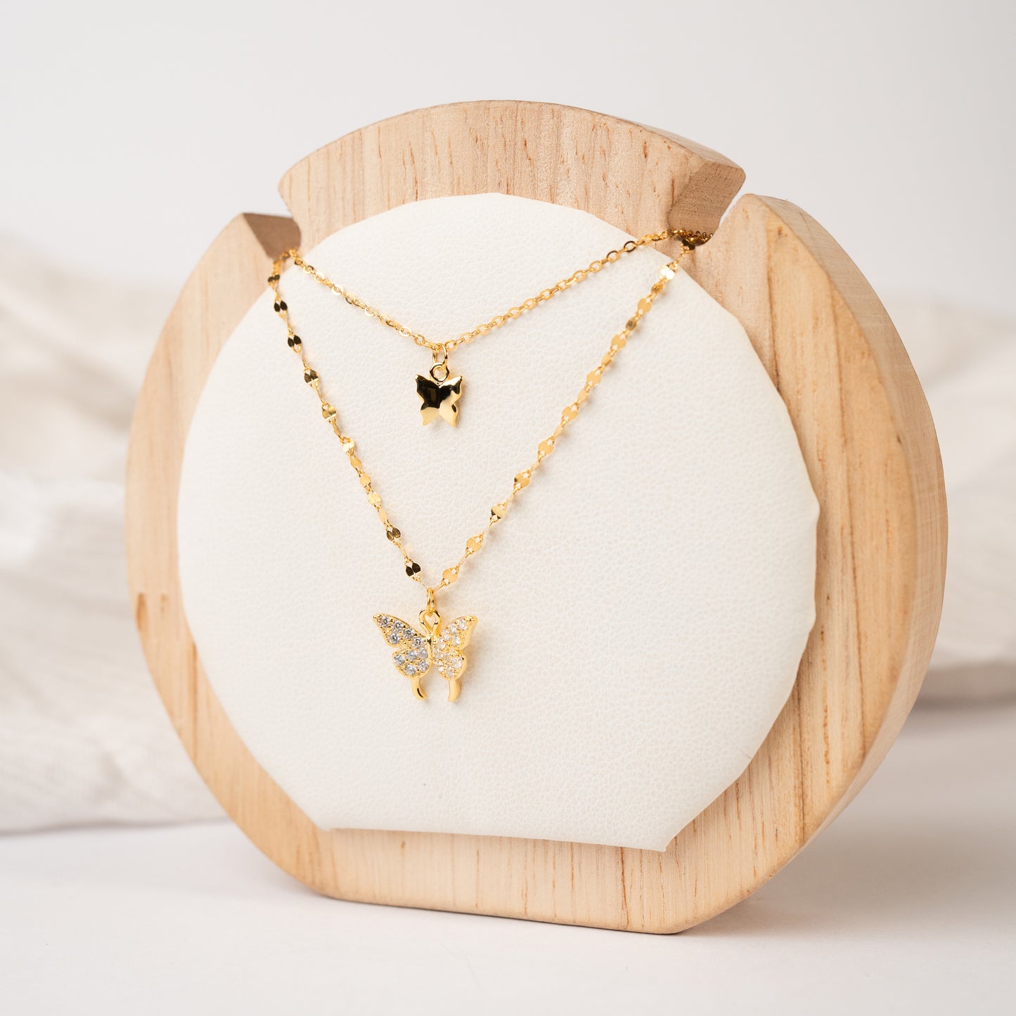 Collar doble mariposas bañado en oro