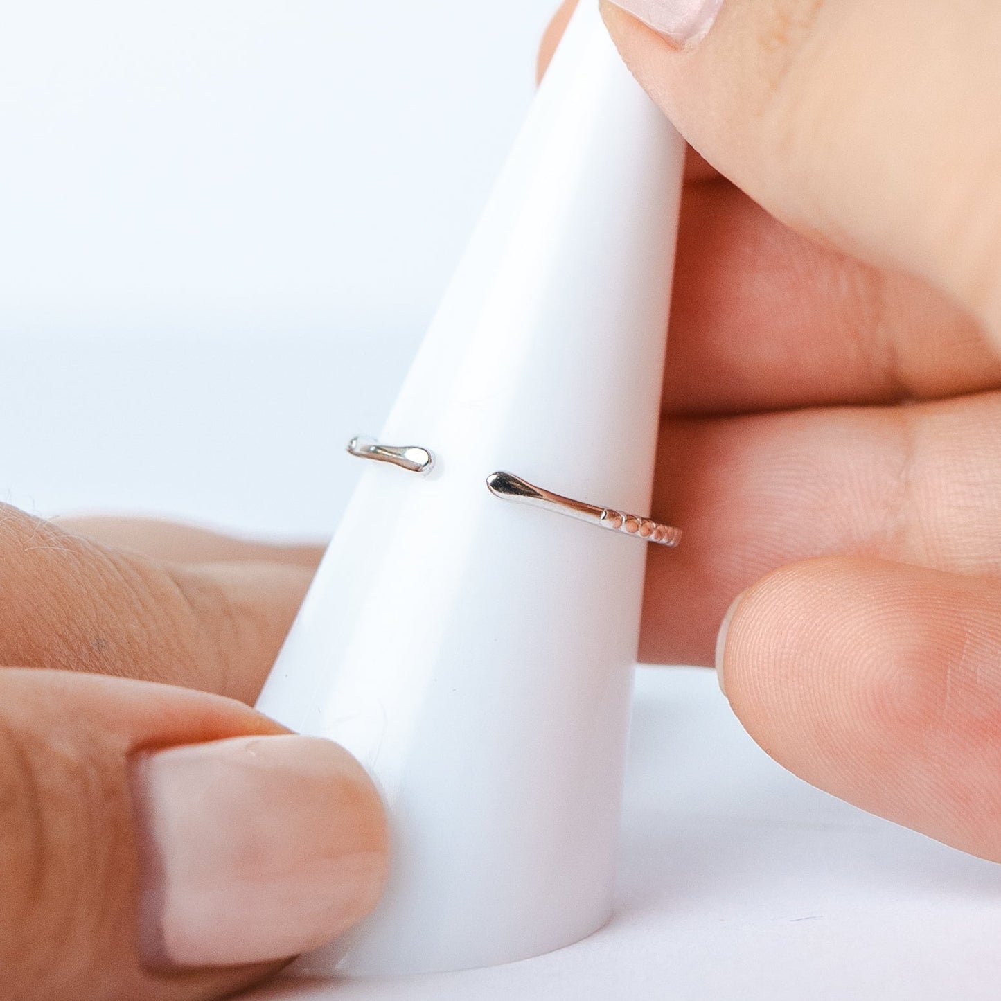 Anillo ajustable corazón brillante delgado