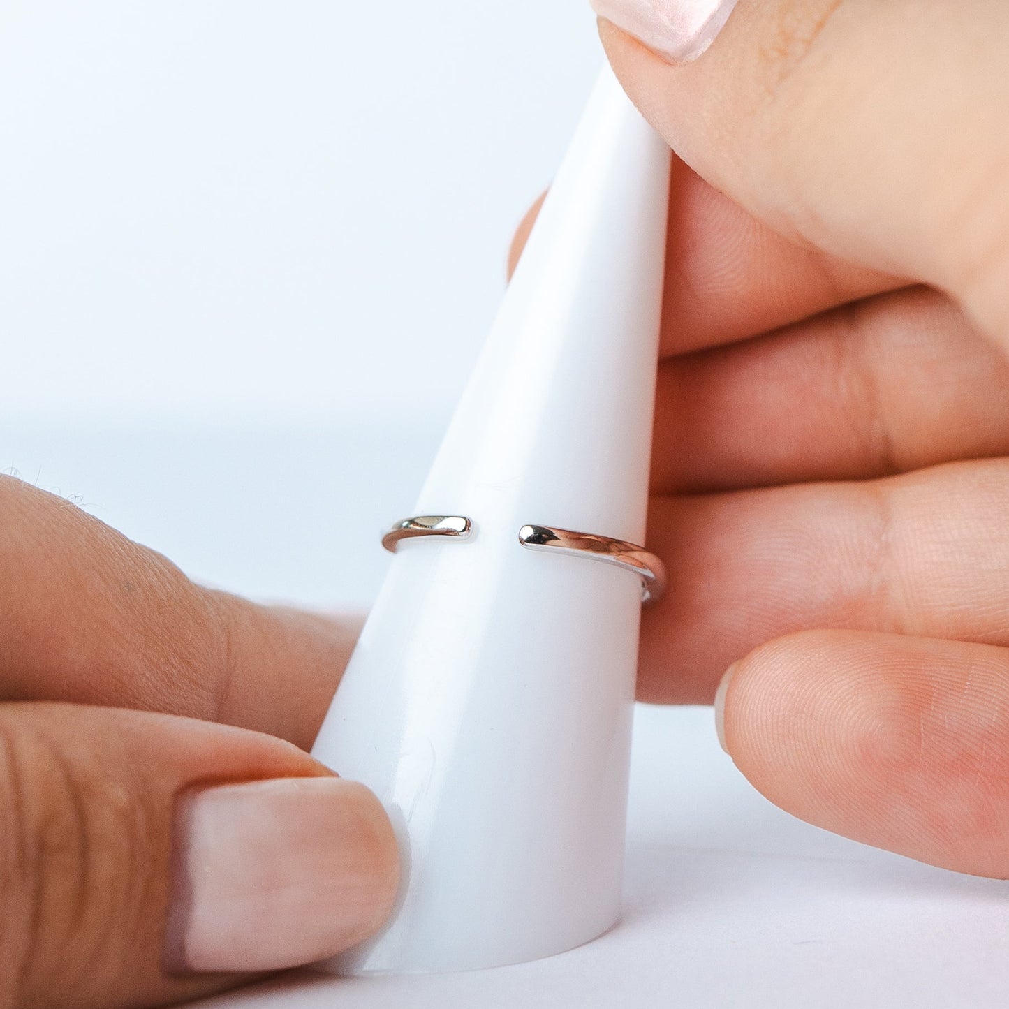 Anillo ajustable circón azul minimal