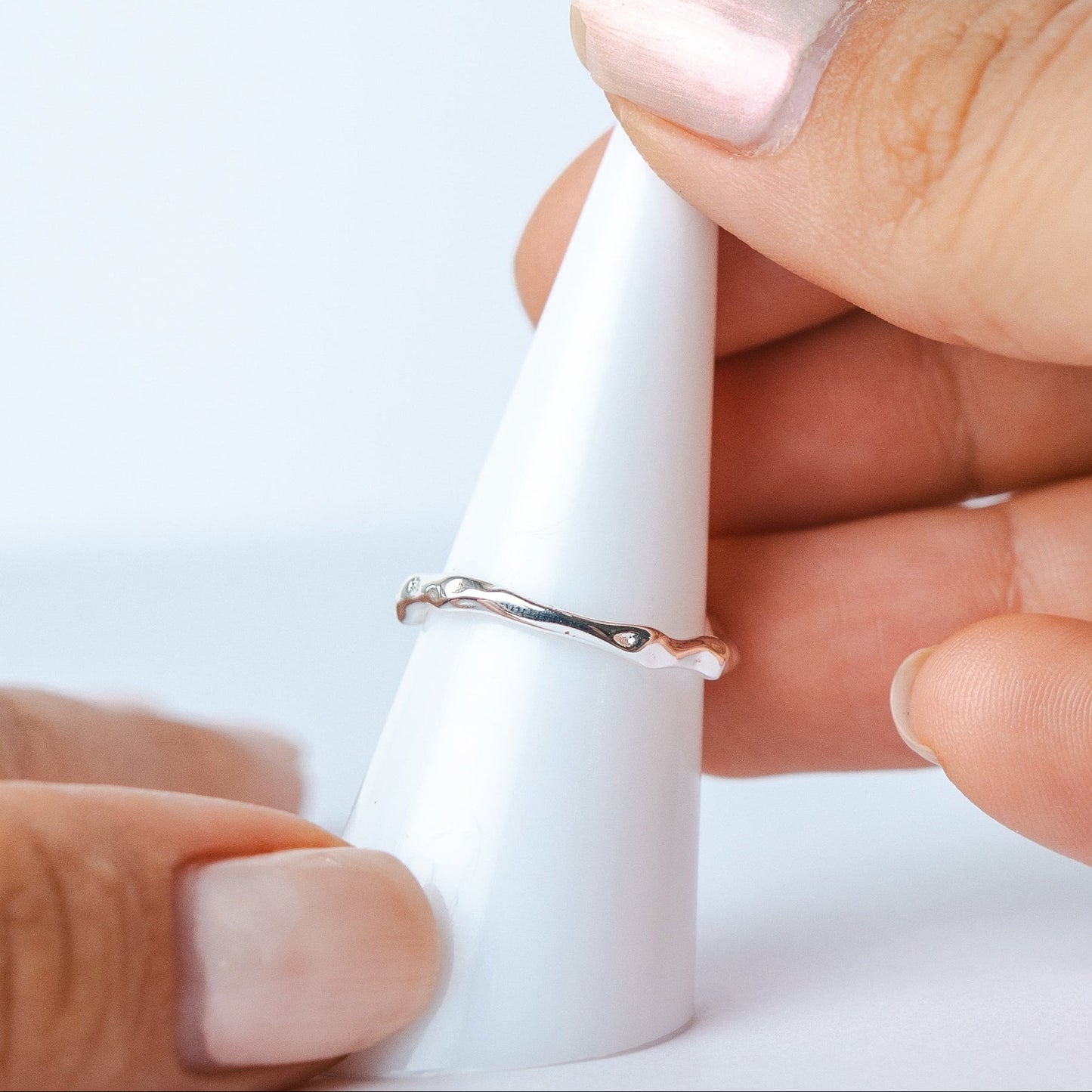 Anillo ajustable cruzado circón rosa