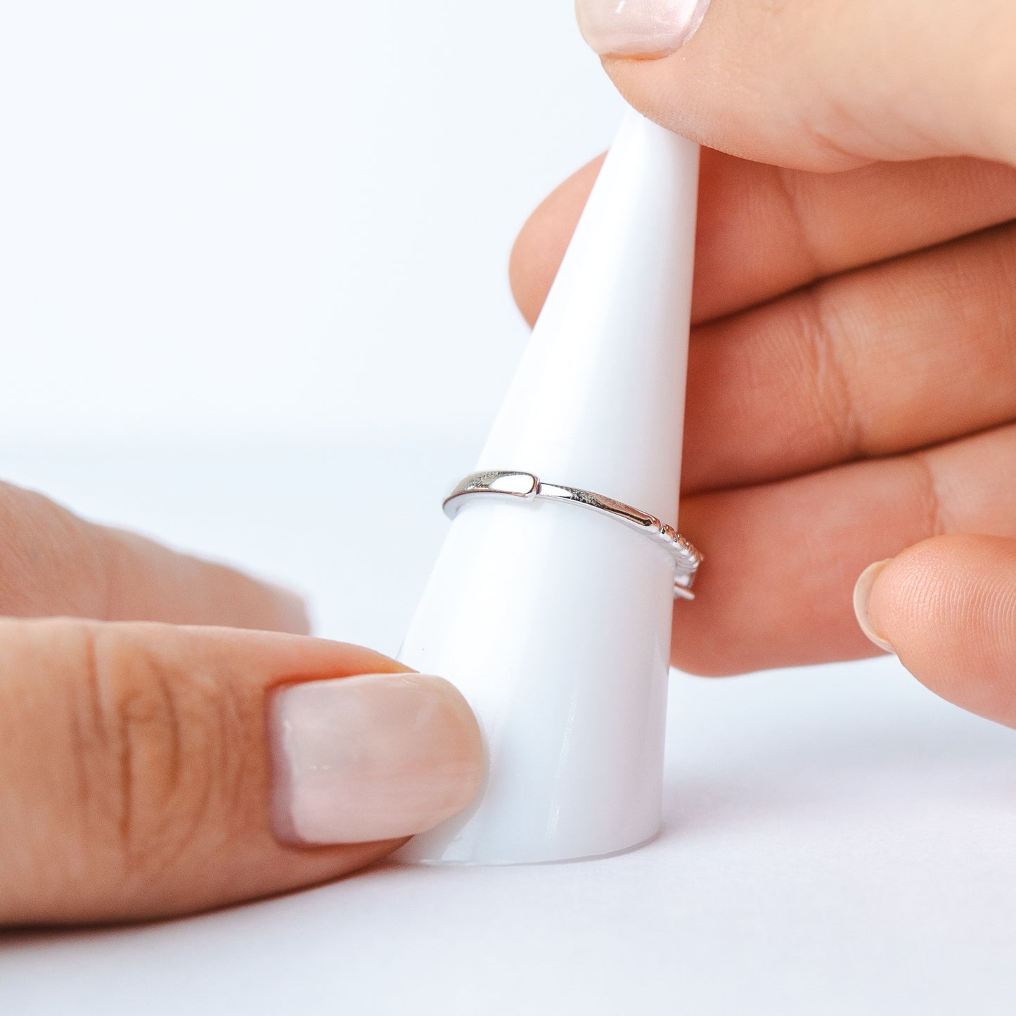 Anillo ajustable circón solitario estilo francés