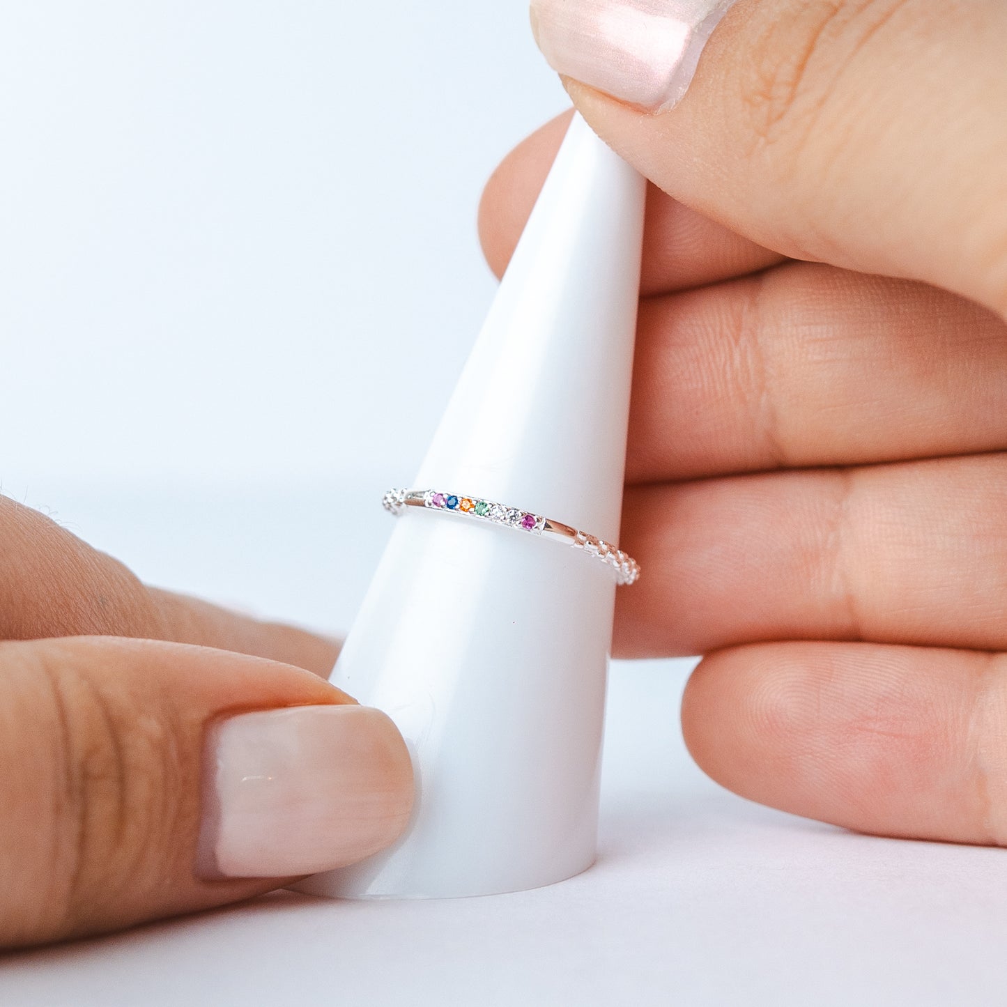 Anillo ajustable fino circones multicolor