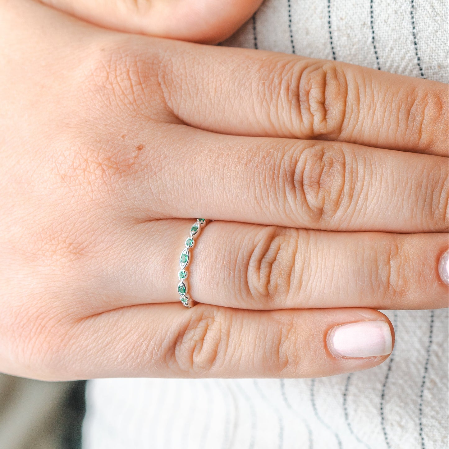 Anillo ajustable circones esmeraldas